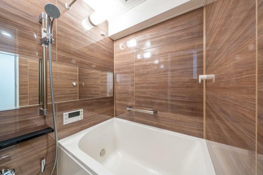 浴室 ユニットバス　画像は別のお部屋の施工例です。本物件も部材設備は同様の仕様となる予定です。（施工例と完成後が相違する場合、完成後を優先させていただきます）