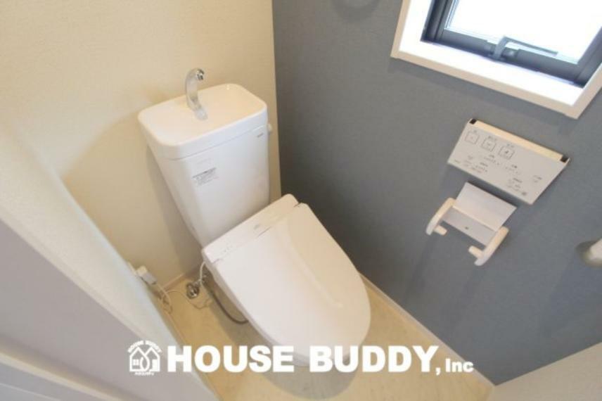 「シャワー付きトイレ」 1階、2階ともにお手入れも楽々、清潔感のあるシャワー付きトイレを採用しました。