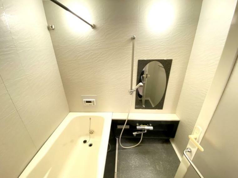 浴室 バスルームには浴室換気暖房乾燥機付