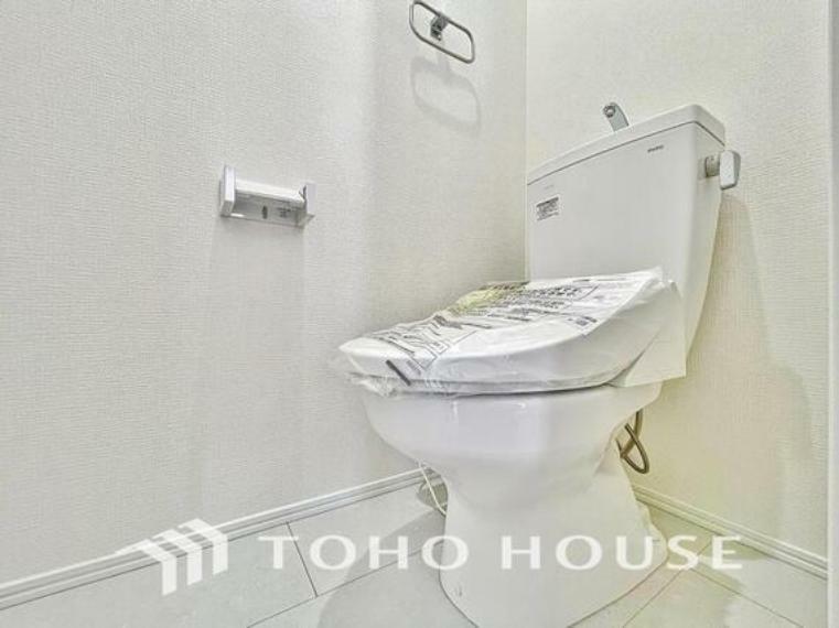 トイレ 「温水洗浄便座付きトイレ」1階と2階に完備されているトイレは快適な温水洗浄便座付です。いつも清潔な空間であって頂けるよう配慮された造りです。