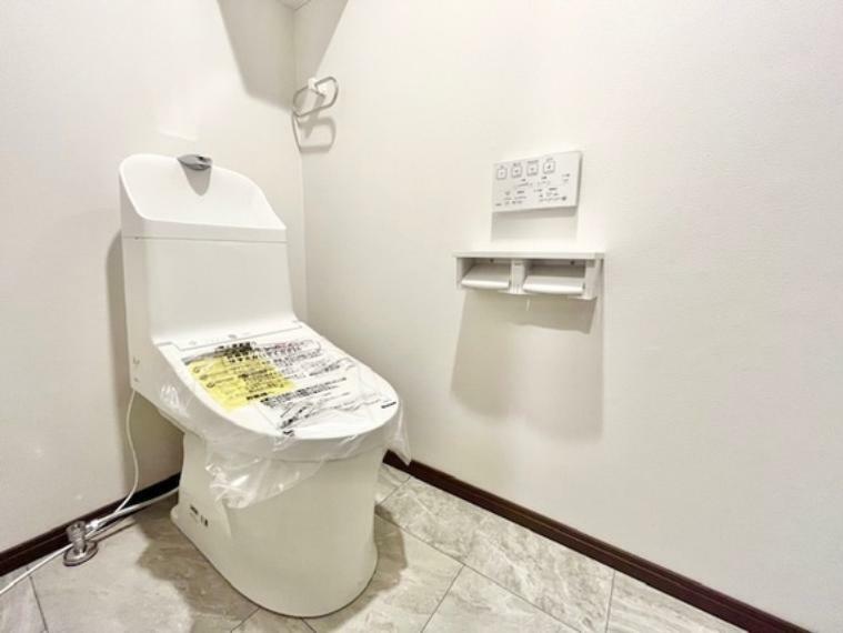 トイレ トイレはシャープでシンプルなデザイン。落ち着いた雰囲気のリラックス空間です。