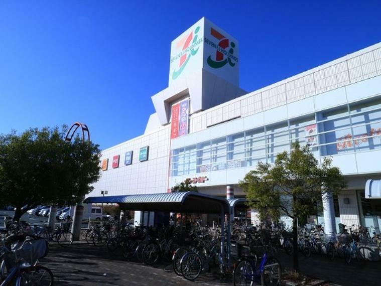 ショッピングセンター イトーヨーカドー川崎港町店　約290m