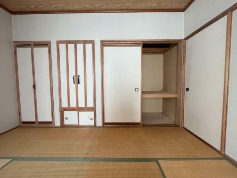 和室 和室約8.0帖大あります。寝室にも利用できるので落ち着いた空間になっております。