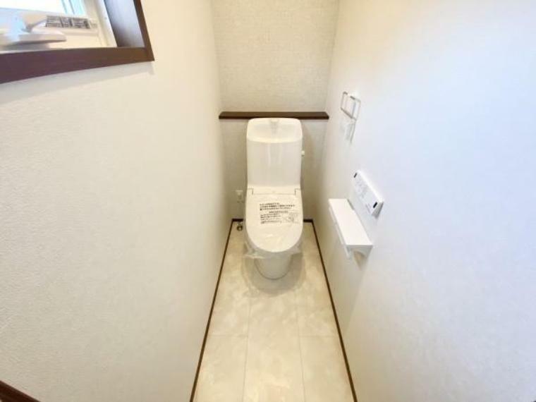 ■■Toilet■■<BR/>清潔な空間を保ちたいトイレはオフホワイトでまとめました。毎日使う場所だからこそお手入れも楽々にできる機能が搭載されております。汚れが付着しにくい便器はお掃除も楽々です。