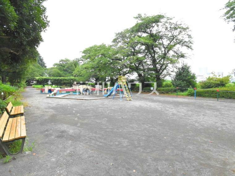 公園 元横山公園 公園は、お子様の遊び場としてはもちろん、お散歩やジョギングのコースとしても重宝します。　