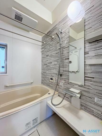 浴室 窓がある為、換気の力が大きく、こもりがちな湿気が良く取れ清潔に保つことができます。