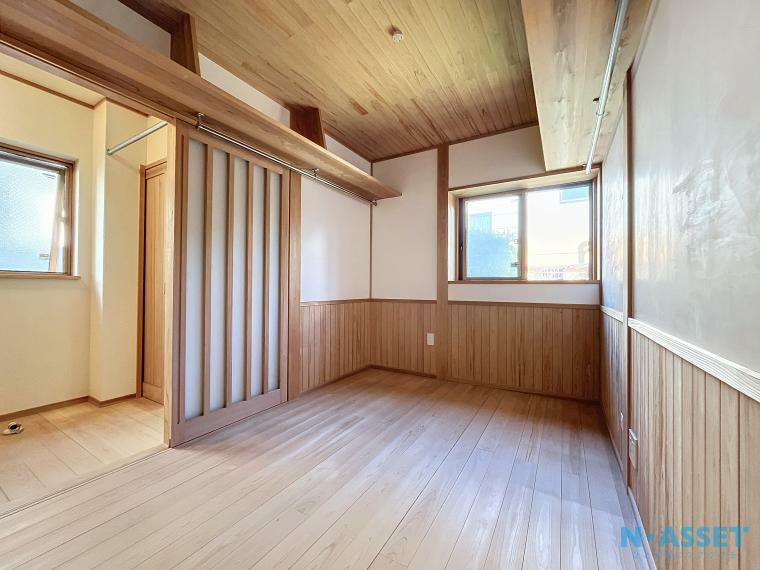 シンプルにデザインされた室内。自由度が高く、家具やレイアウトでお好みの空間を創ることができます