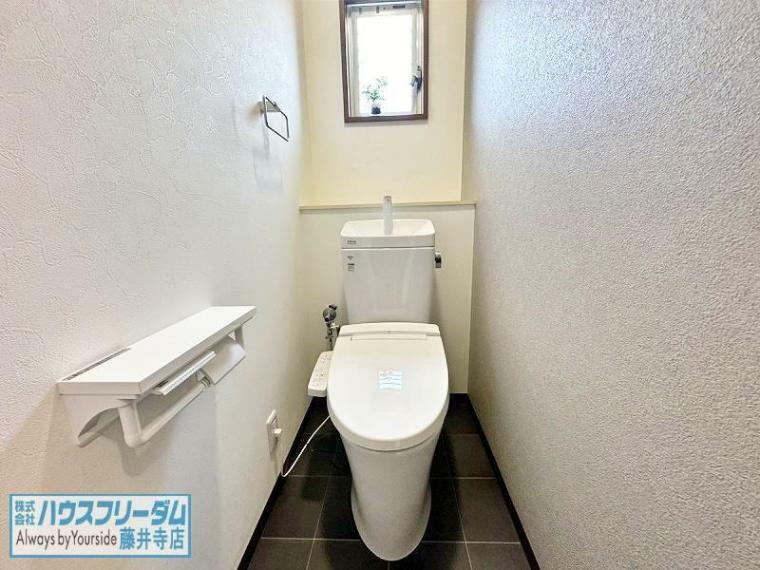 トイレ トイレ 白で統一された空間が清潔な印象を与えてくれます