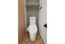 トイレ B棟 温水での洗浄機能がついておりますので、 清潔かつ衛生面も安心です。
