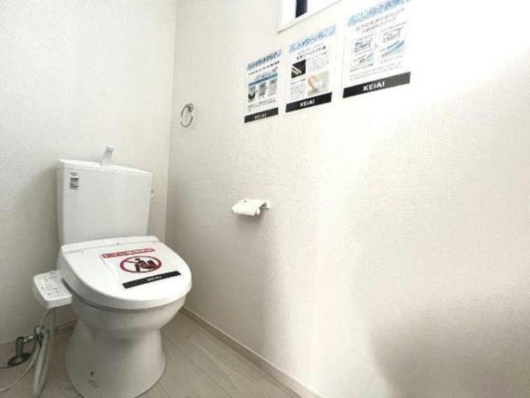 トイレ トイレは嬉しい温水洗浄便座です。