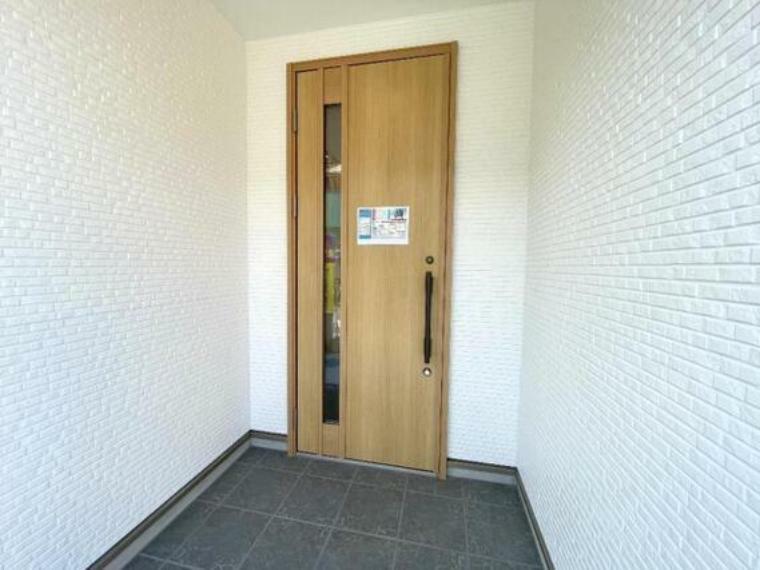 玄関 おしゃれな玄関ドアですね。