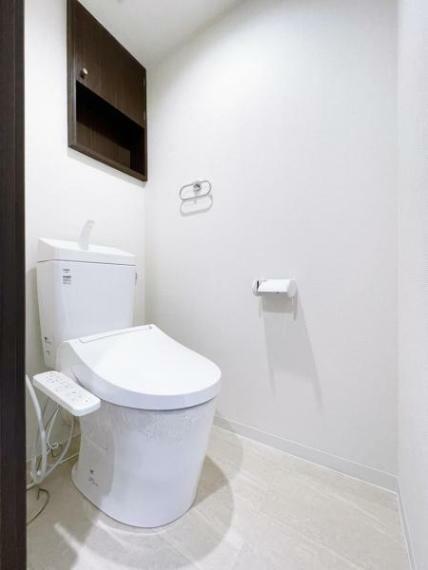 トイレ （トイレ）快適なトイレタイムに欠かせない温水洗浄便座付きトイレです。
