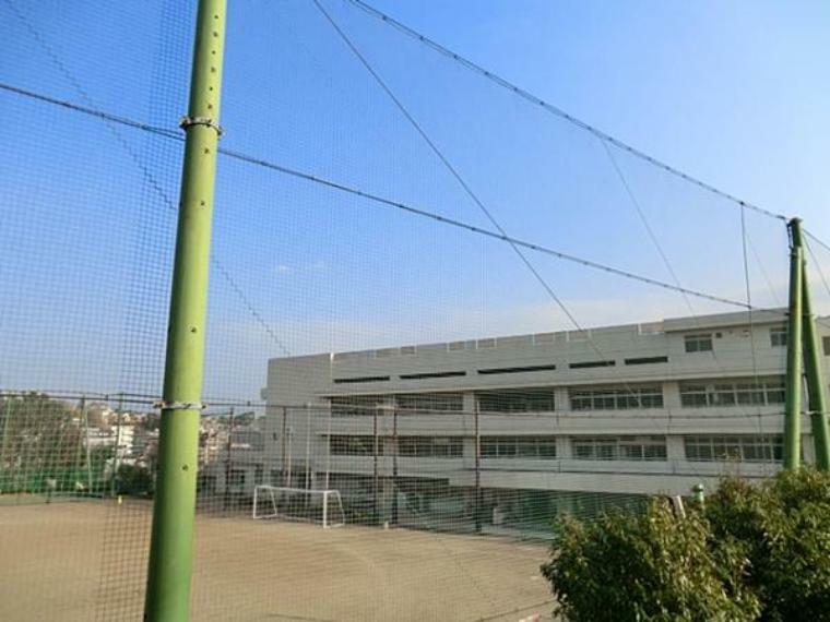 中学校 横浜市立平戸中学校まで約820m