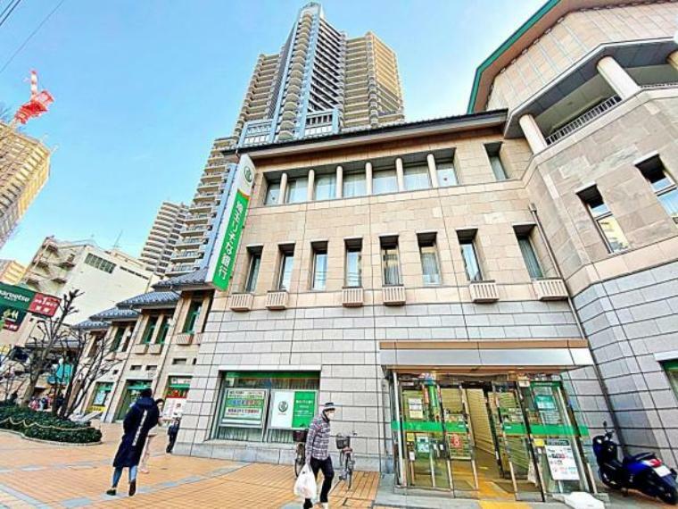 1階にスーパー「マルエツ」、「埼玉りそな銀行」がございます。