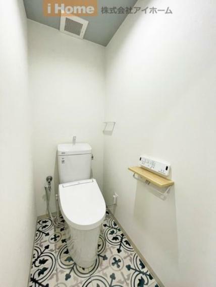 トイレ トイレリフォーム済。清潔な状態を維持する機能が充実しています。