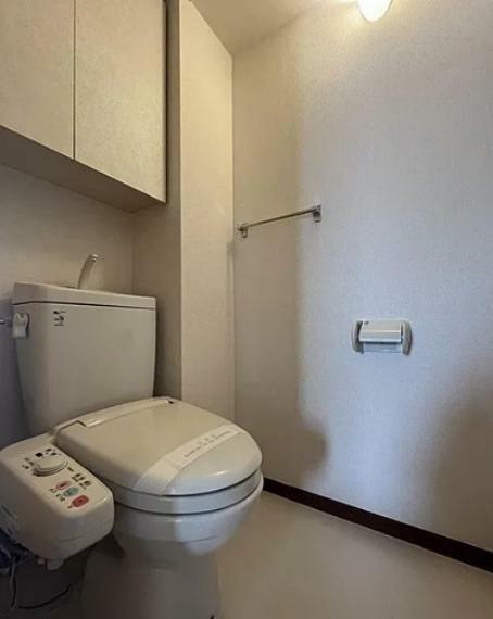 広い空間のおトイレは開放感がございます