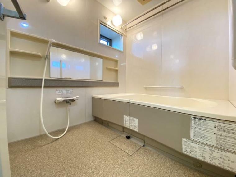 浴室 浴室乾燥機は湿気を排しカビ防止に大活躍。冬季のヒートショック緩和にも