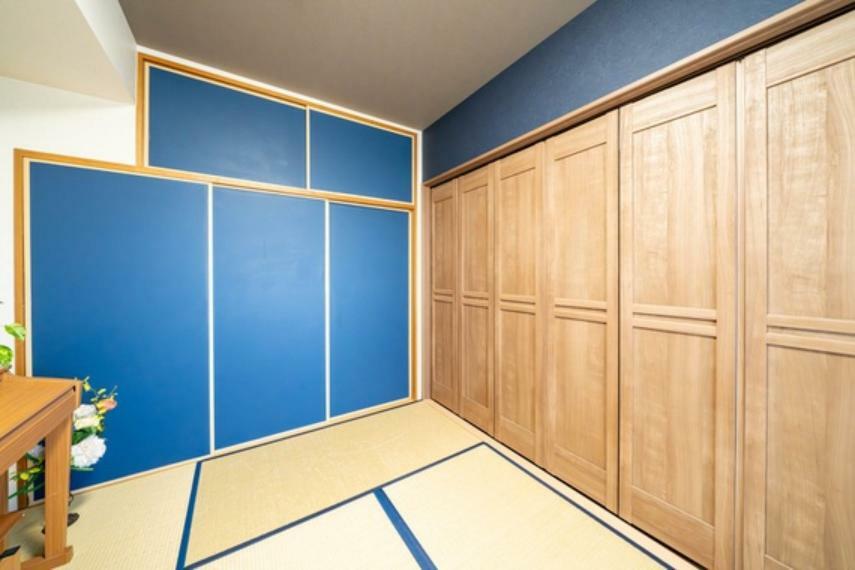 柔らかい床が居心地の良い約6帖の和室がございます。引き戸を開放すればLDKと一体化して使用可能です。