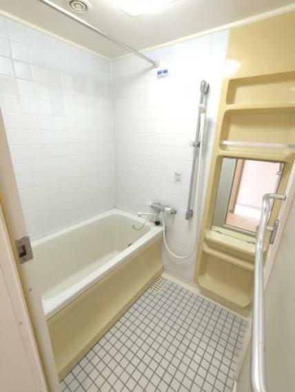 浴室 ・浴室 ゆったりとくつろげるバスルーム。追い焚き機能付きでいつでもすぐに温かいお風呂を楽しむことができます。