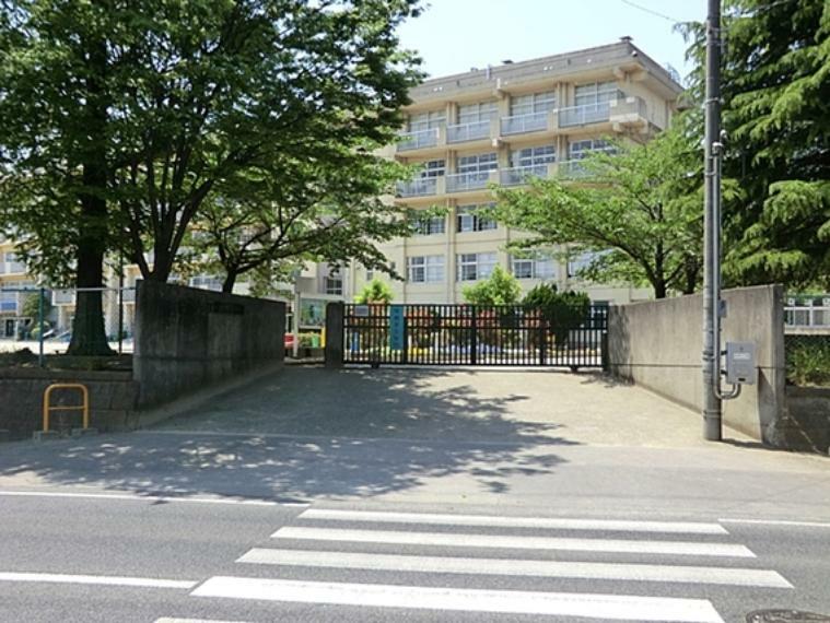 小学校 「早ね」「早おき」「朝ごはん」と「外あそび」は、横須賀小みんなで取り組む「合い言葉」です。