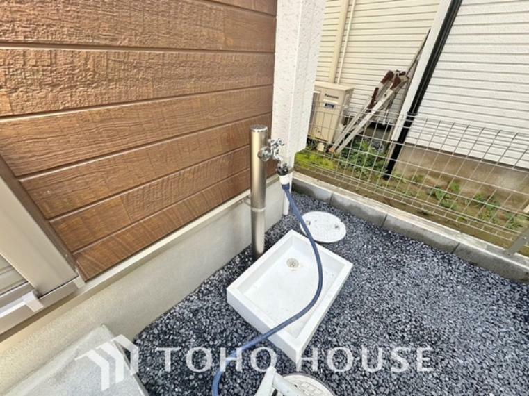 庭 お車の手入れや外周りのお手入れの際にあると便利な立水栓がございます。