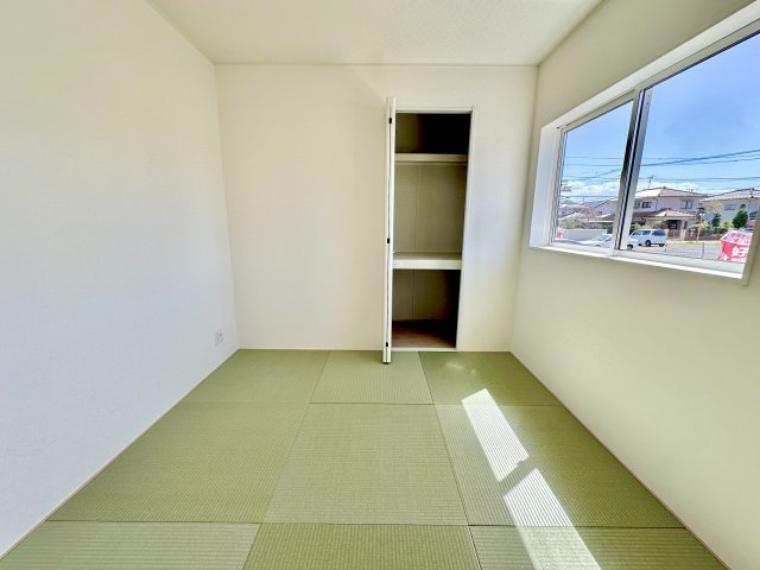洋室畳敷き、畳があることにより客間や落ち着いた空間になります。