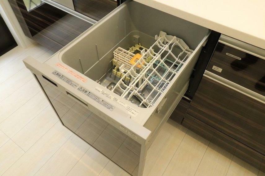 参考プラン完成予想図 食器洗浄乾燥機（同仕様写真）キッチンには人気の食洗機を搭載！日々の家事の手間を低減してくれます。