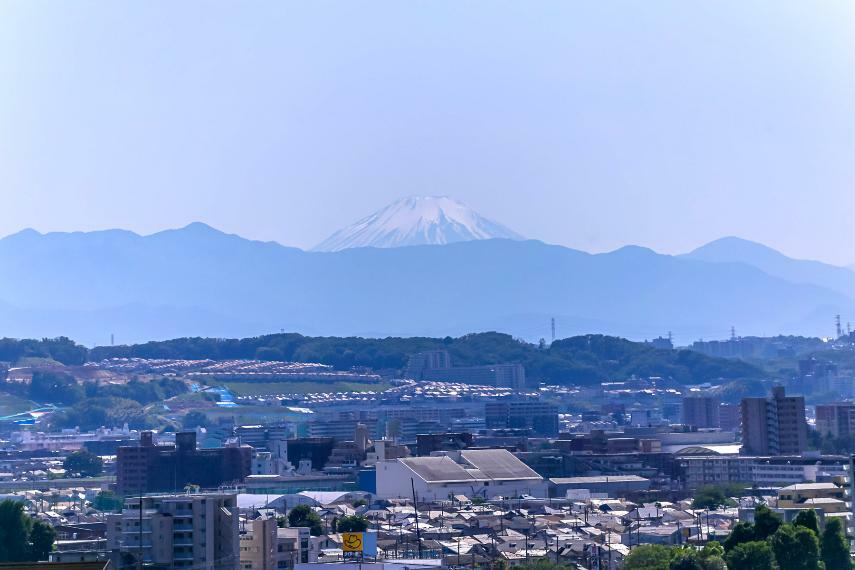 晴れた日には富士山も見えます（眺望は永続的に保証されるものではありません）