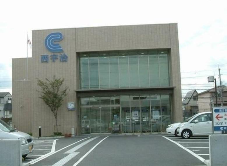 京都信用金庫宇治支店 窓口利用時間平日9:00 - 15:00　銀行前に駐車スペースが広くありお車での利用が便利です。