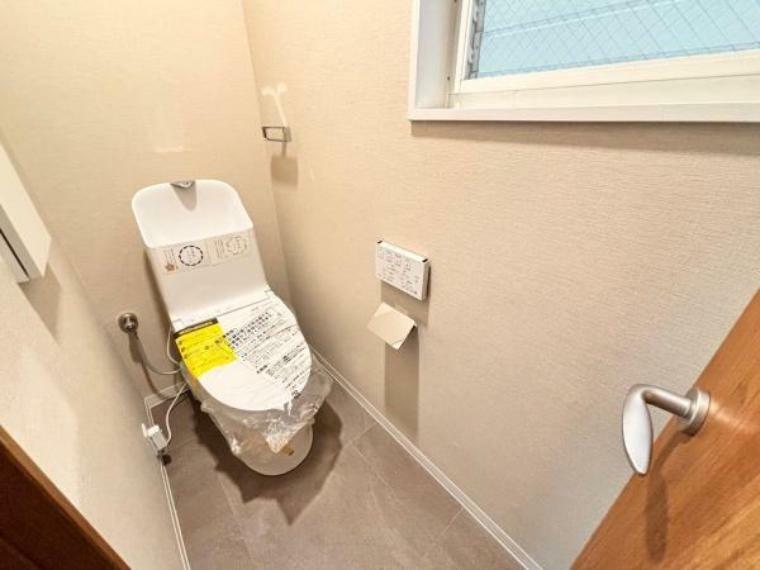 トイレ シンプルな内装のスッキリとしたトイレ