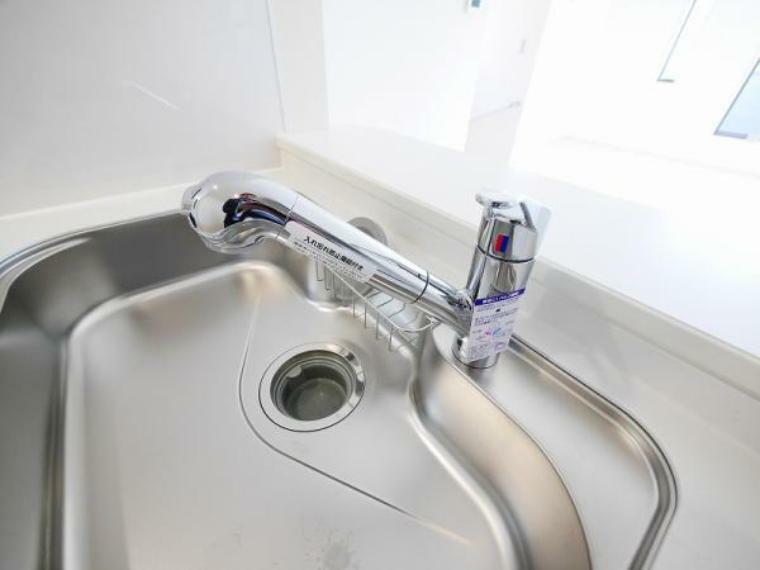 【浄水器一体型水栓】　 きれいなお水を利用できます。