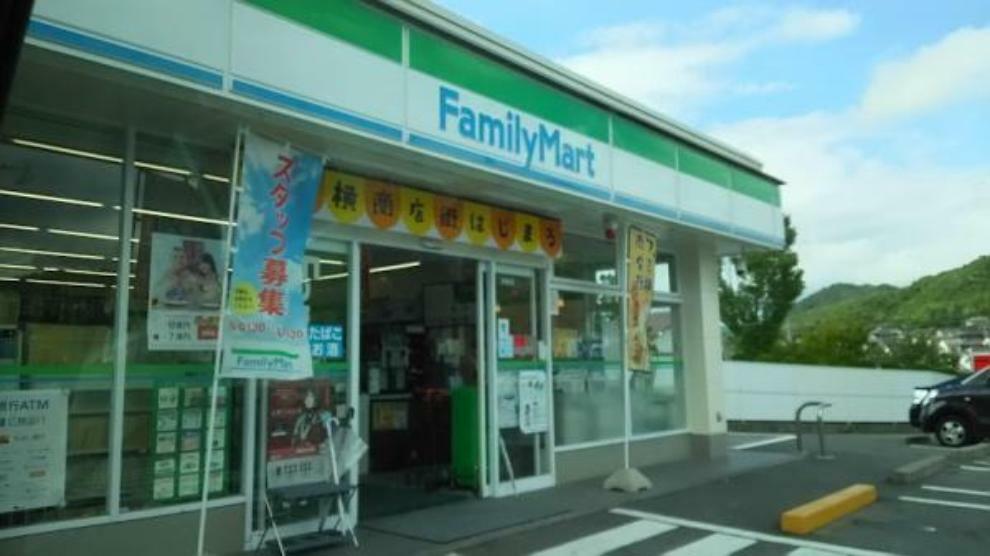 コンビニ ファミリーマート 焼山中央店