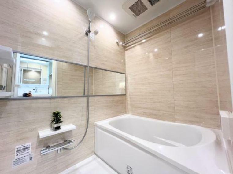 浴室 浴室:浴室乾燥機付きのため、雨の日の洗濯物干しやカビの予防にも役立ちます。