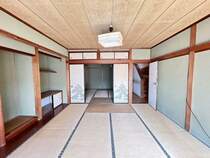 【リフォーム中】和室2部屋をつなげて当たらなLDKを作ります。床はフロアタイル張り、天井・壁のクロス張替、照明交換を行います。