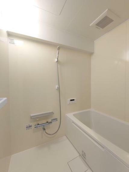 浴室 【浴室】ユニットバスも新品に交換。ゆっくりお湯に浸かり一日の疲れを癒してください。