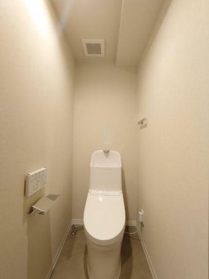 トイレ 【トイレ】トイレも新品交換しました。操作のしやすい壁掛けリモコンタイプになります。