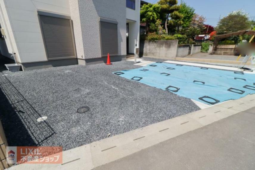 駐車場 【駐車スペース】現地完成写真。ゆったりとした駐車スペースです。