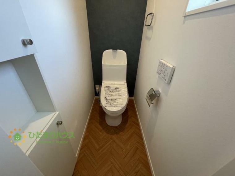 トイレ インテリアも余裕で置けちゃう広々トイレ。