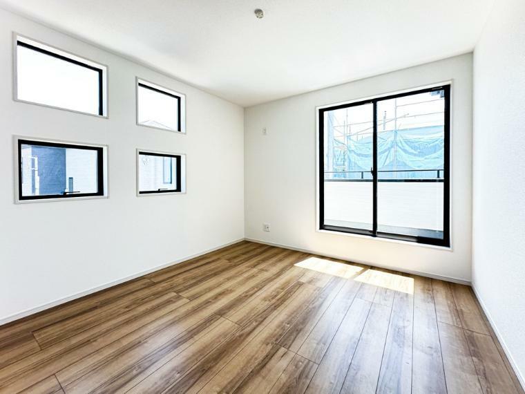 洋室 【Room-洋室】 シンプルにデザインされた室内。家具やレイアウトでお好みの空間に。