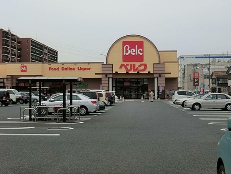 スーパー ベルク越谷西方店（400m）埼玉・群馬を中心に関東で展開する、「安心、おいしく」を提供する地域密着型の スーパーマーケット。営業時間:朝9:00～夜12:00/駐車場120台。