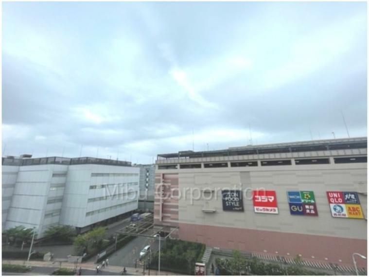 眺望 目前は複合商業施設のSUNAMO,圧迫感もなく開放的な眺望です。