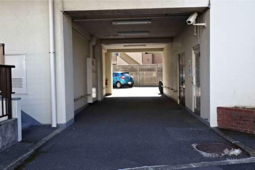 駐車場 駐車場出入口