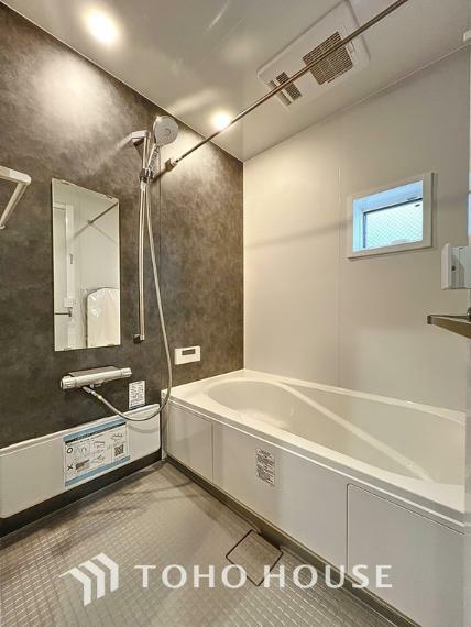 浴室 「浴室乾燥機能付きバスルーム」癒しの空間バスルームです。天気に左右されずに洗濯物を乾かせる、浴室乾燥機・オートバス機能付きです。