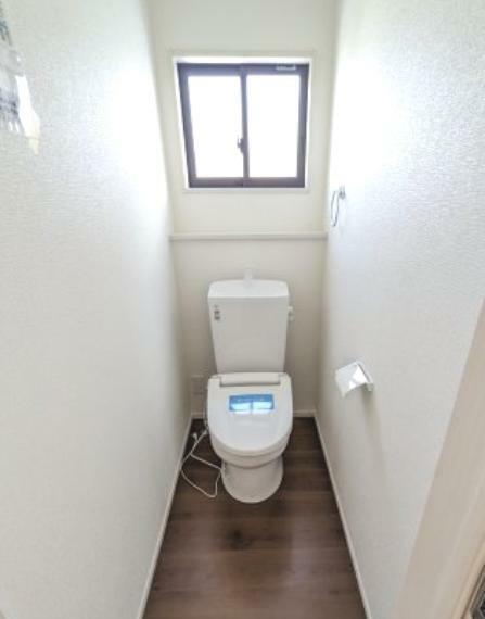トイレ 2Fにもトイレが付いているので便利です