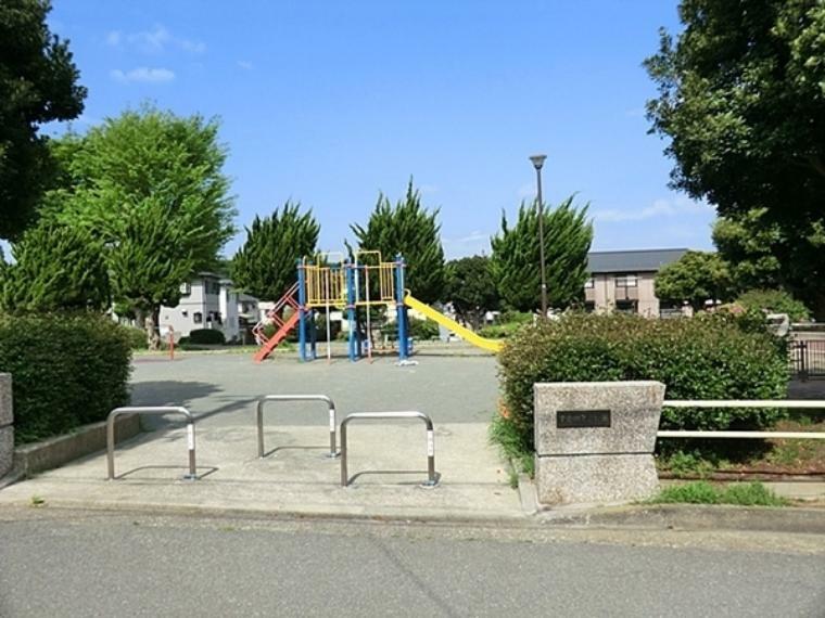 公園 下倉田第三公園 複合滑り台などがあります。