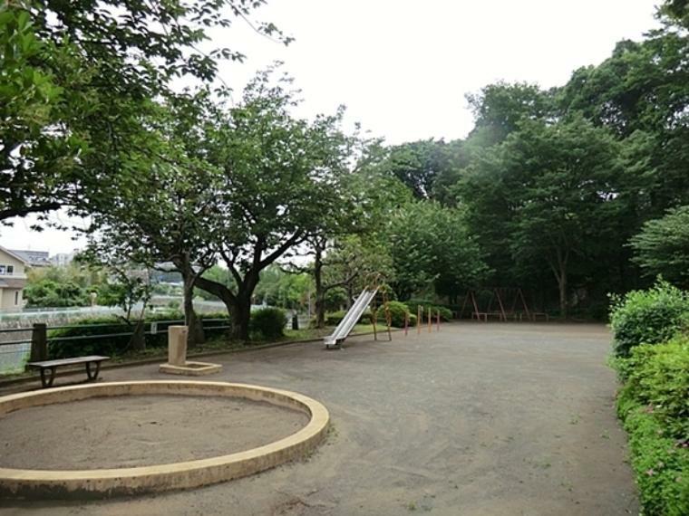 公園 長津田第三公園 恩田川と長津田団地の間の自然豊かな公園です。