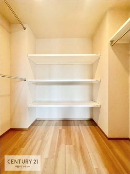 収納 しっかりと収納スペースがついています！居室をスッキリ整頓する事ができますね。 家具を選ばないシンプルなデザインの為、家具を選ばずお気に入りの空間作りができそうですね。