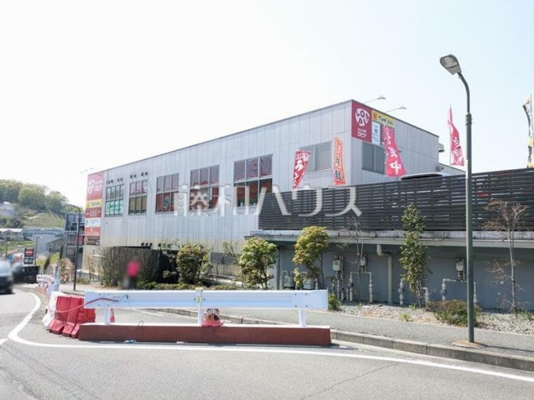 スーパー ロピア 八王子みなみ野店 神奈川県藤沢市で精肉店として創業し、ロープライスのユートピア（理想郷）をつくることを目標に関東地方及び中部・近畿・九州・東北地方の1都2府10県でスーパーマーケットを展開しています。