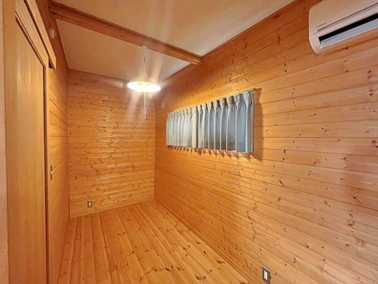 【納戸約8帖】<BR/>納戸は収納部屋以外に、趣味を楽しむプライベート空間として活用することも可能です。