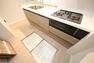 キッチン ■キッチンには便利な床下収納を完備